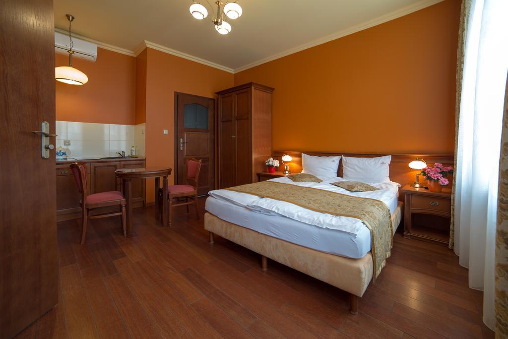 Rynek 16 Aparthotel Сандомир Екстериор снимка