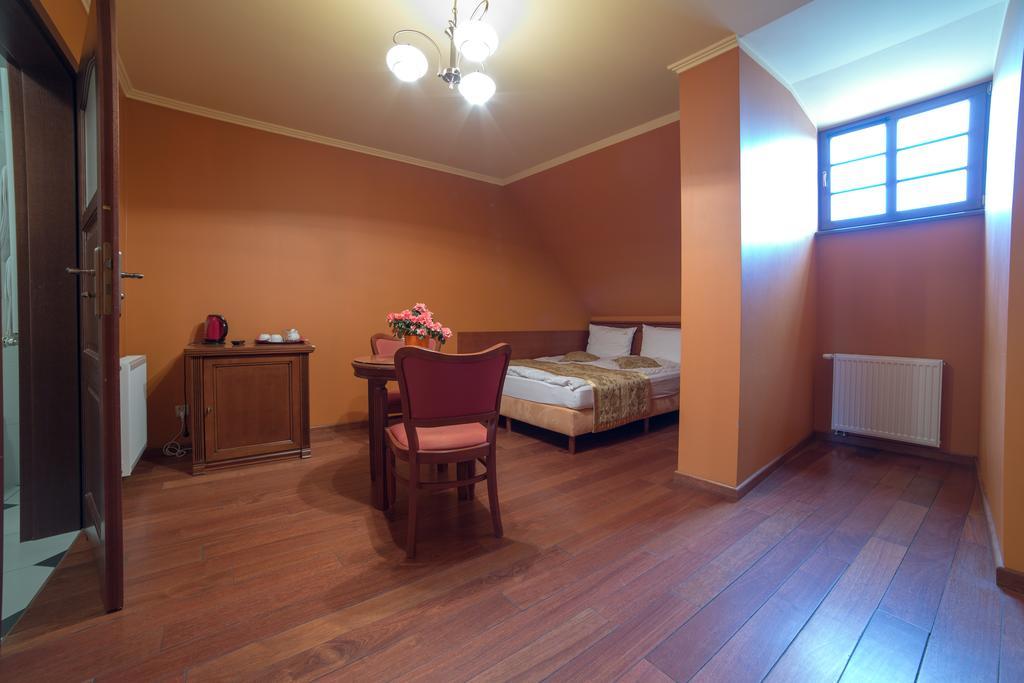 Rynek 16 Aparthotel Сандомир Екстериор снимка